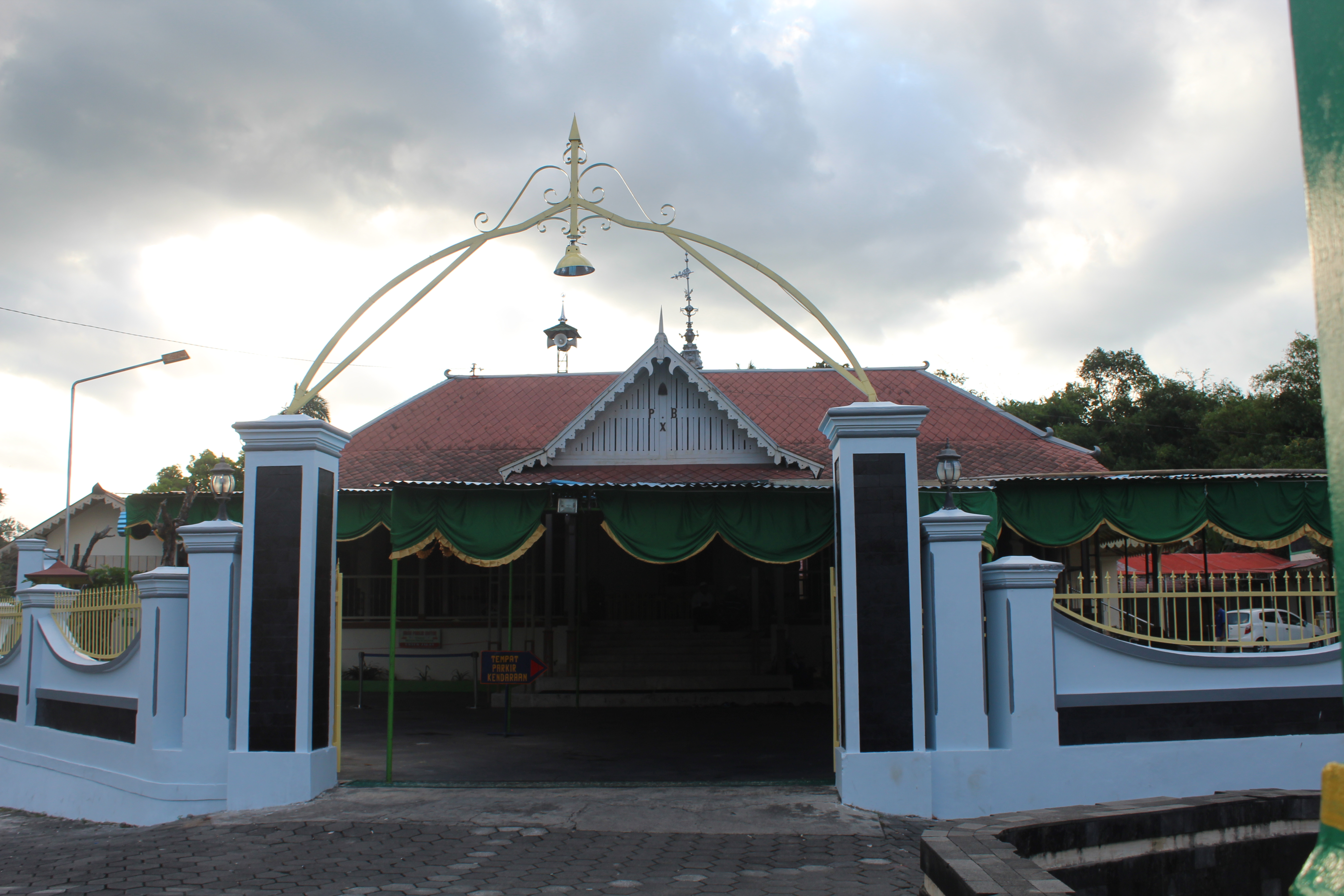 img-content
