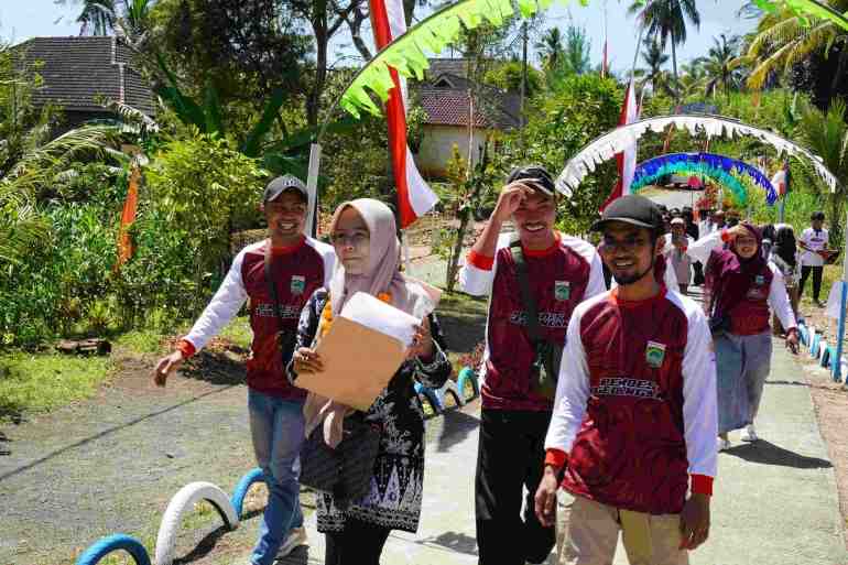 img-content